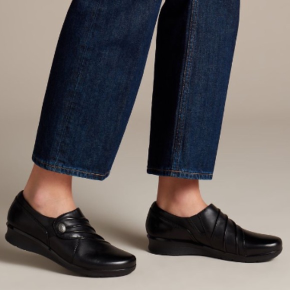 Women Clark’s Un Loop Shoes - Picture 6 of 8